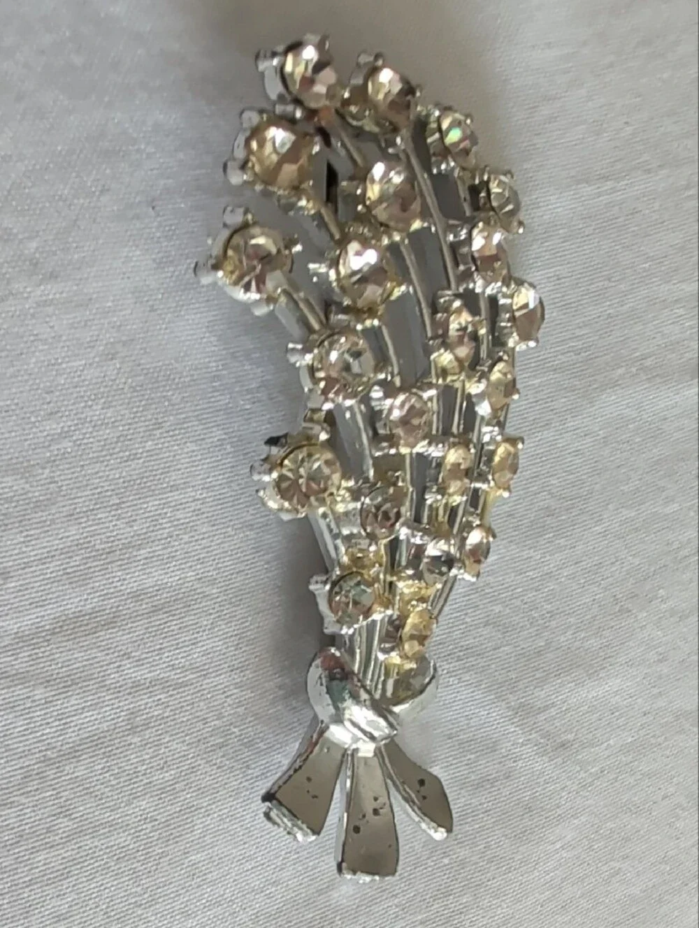 Vintage 1950s Silvertone Waterfall Spray Brooch Pin Clear/Champagne Rhinestones